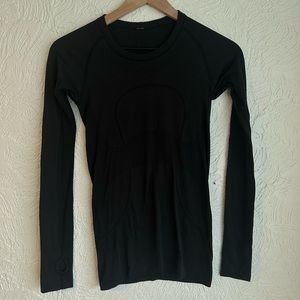 Lululemon Swiftly Tech Long-Sleeve Shirt. Size 2. Color Black.